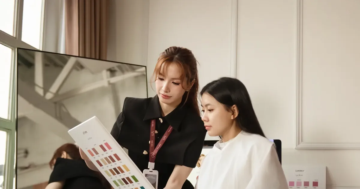 Giảng viên phân tích bảng màu personal color